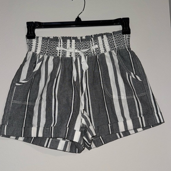 Grey and white striped shorts size M - Picture 1 of 2